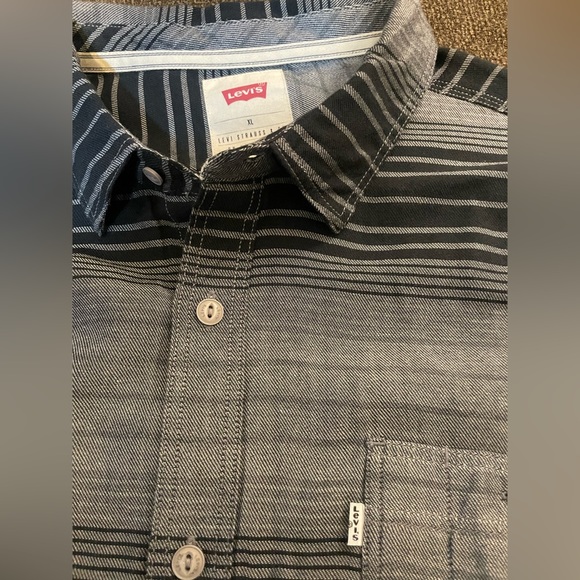 Levi’s button up shirt XL EUC - Picture 4 of 5